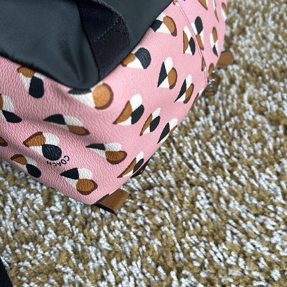 Coach - Picture 8 of 13